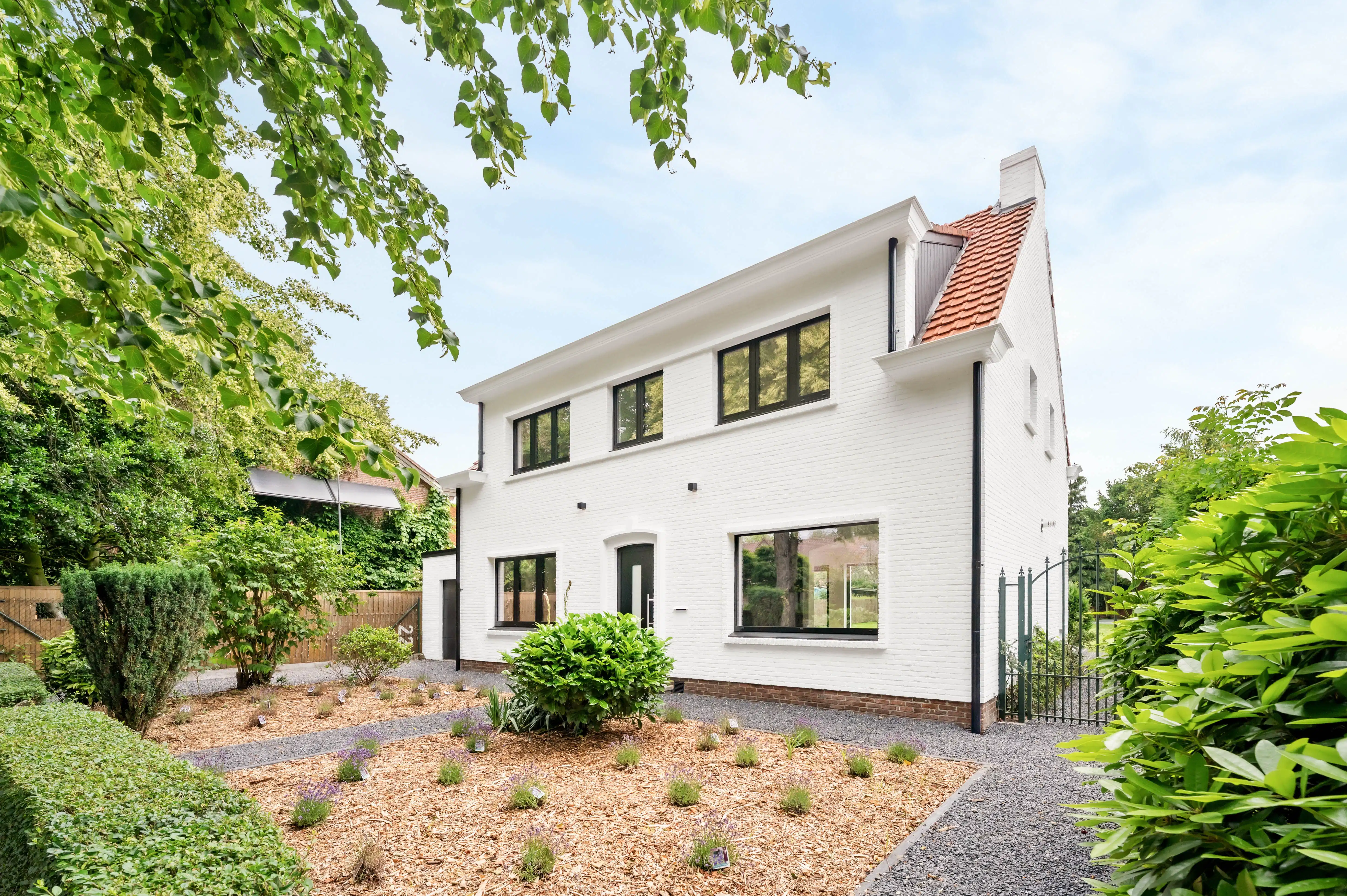 Instapklare woning met 4 slaapkamers en 2 badkamers ! foto 3