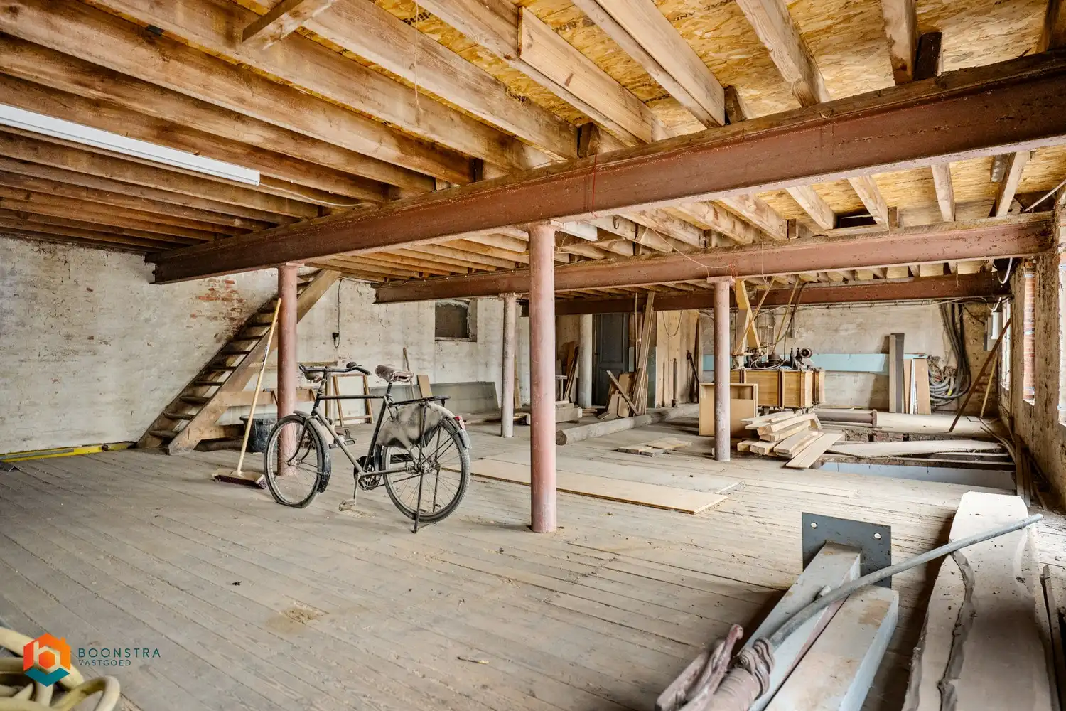 Zonevreemde woning met magazijn te Putte foto 25