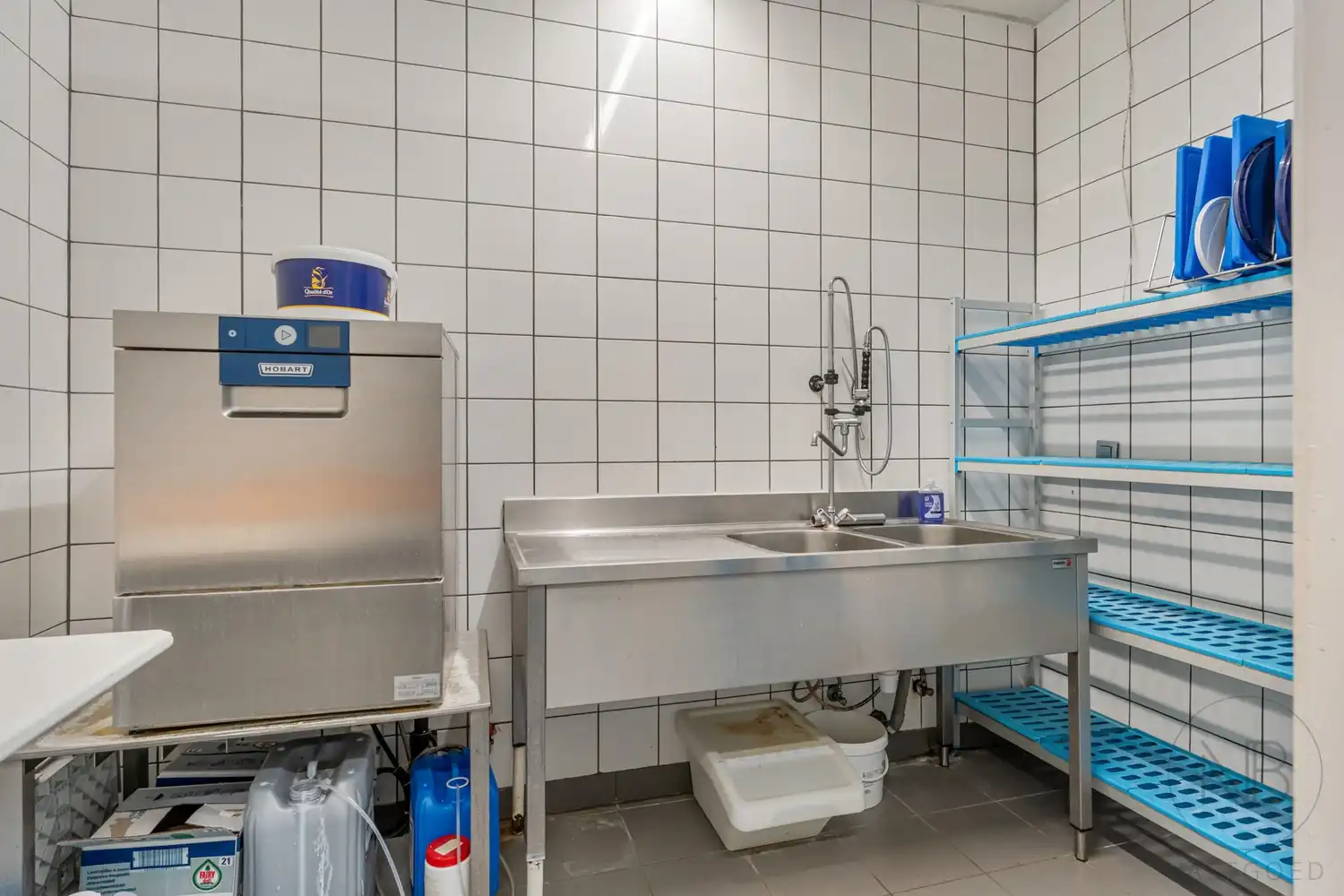 Goed gelegen handelspand foto 12