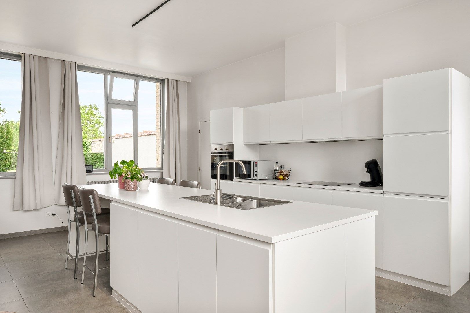 Smaakvol gerenoveerde woning met 3 slaapkamers en tuin. foto 3