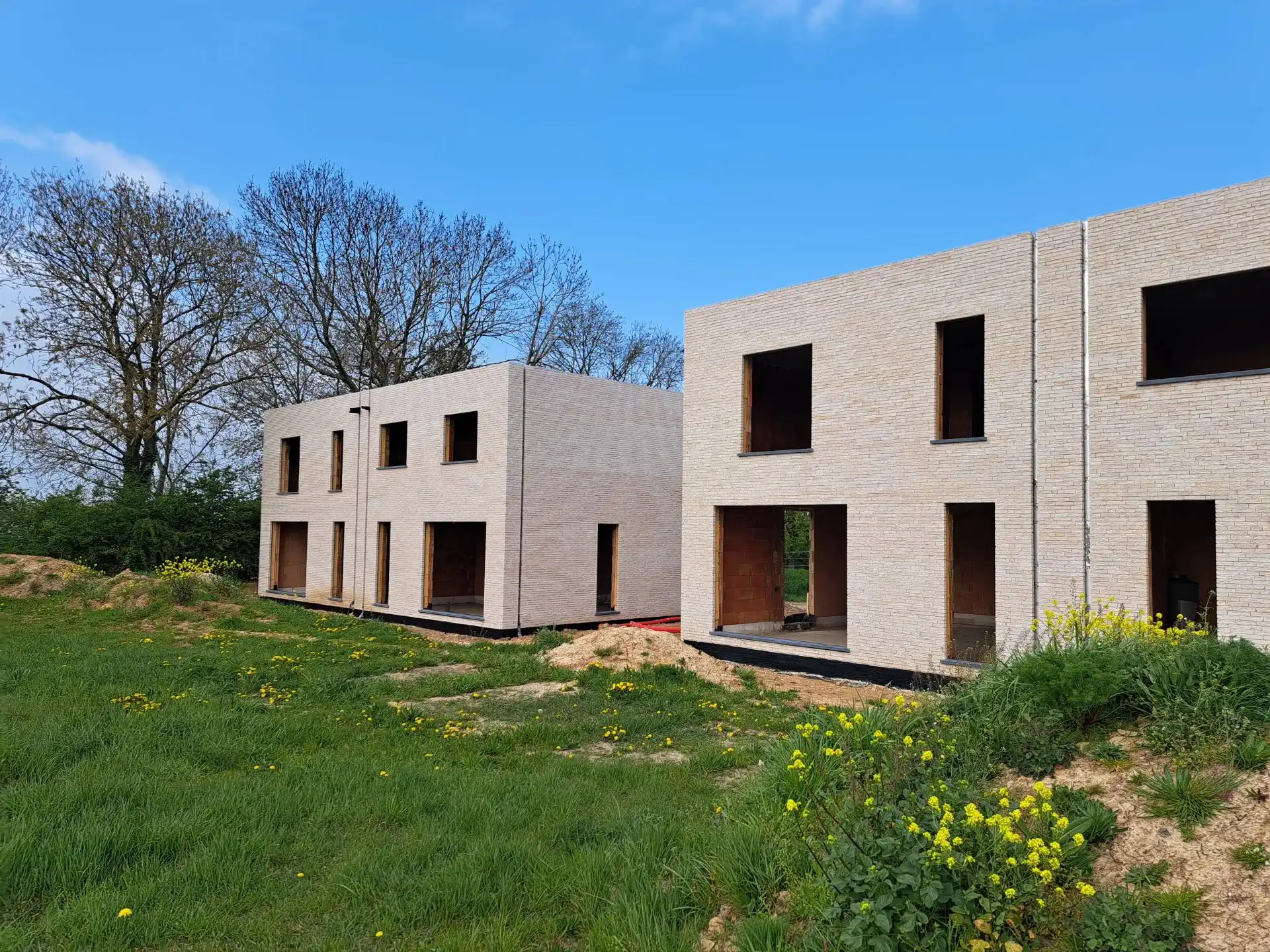 WOONPROJECT "AGNETA": ZES MODERNE ENERGIEZUINIGE WONINGEN IN KINDVRIENDELIJKE BUURT IN MILLEN foto {{pictureIndex}}