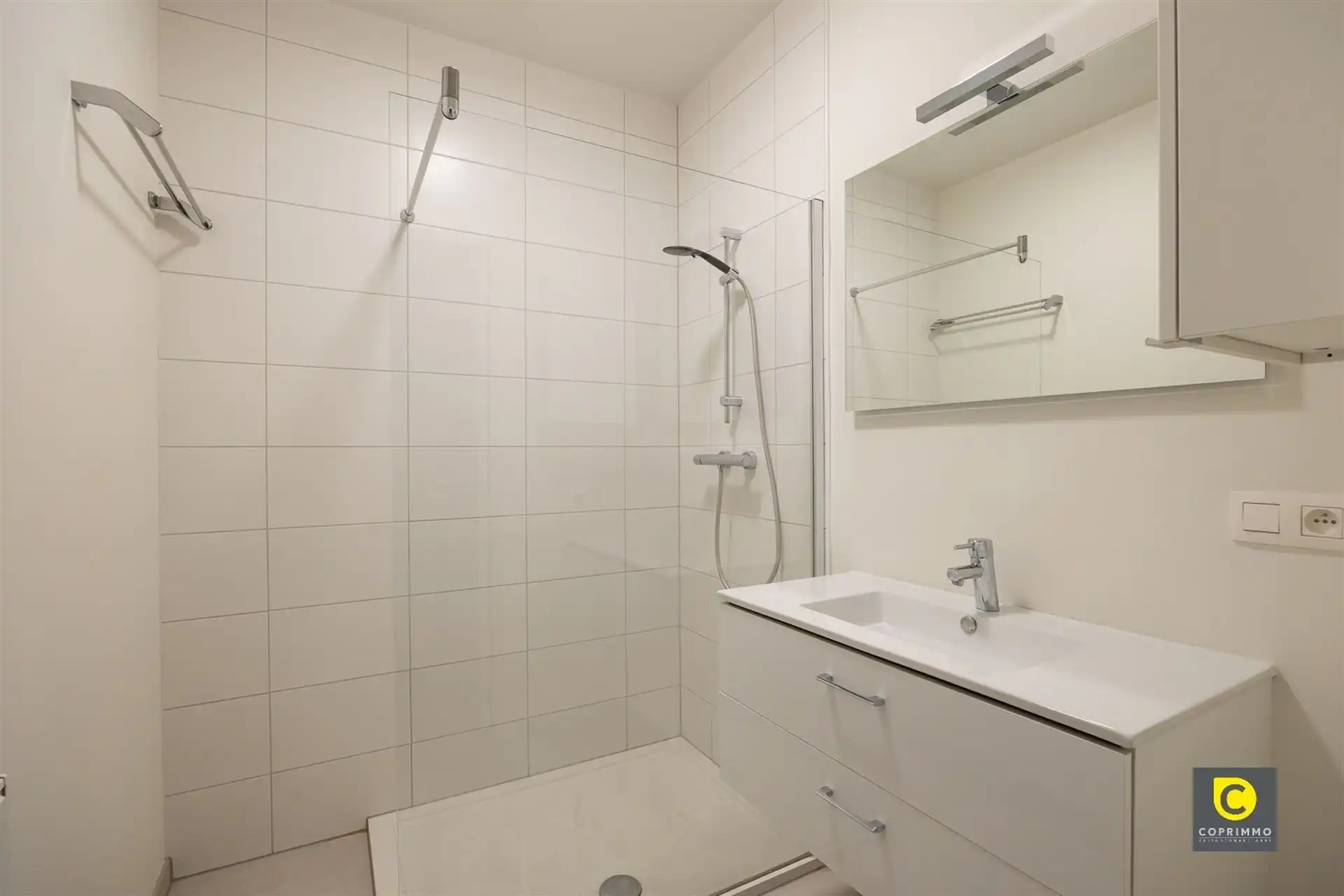 Modern 1-Slaapkamerappartement met 2 Terrassen in Antwerpen foto 9