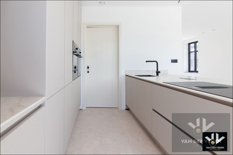 Totaal en hoogwaardig afgewerkte, moderne pastoriestijl nieuwbouwwoning op een steenworp van het natuurgebied 'Dautenweyers' te Diepenbeek foto 7