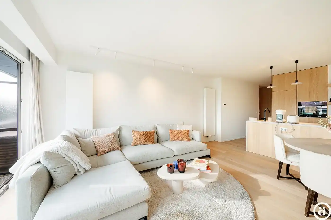 Mooi vernieuwd appartement met open uitzicht & 3 slaapkamers foto 2