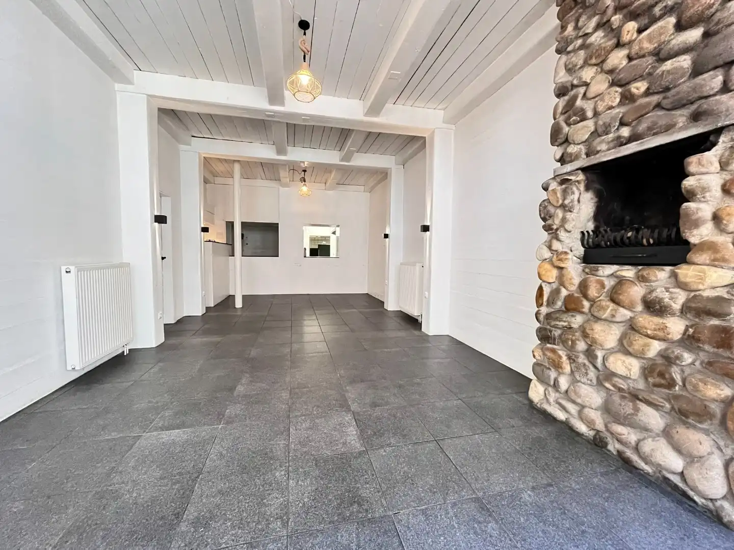 Polyvalent handelspand (restaurant, afhaalrestaurant, wijnbar,  kantoor, winkel...) gelegen op 100 meter van de historische markt van Maaseik!  foto 6