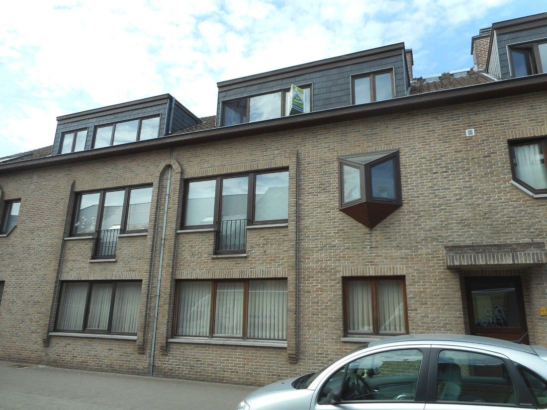 GUNSTIG gelegen appartement te LANAKEN foto {{pictureIndex}}