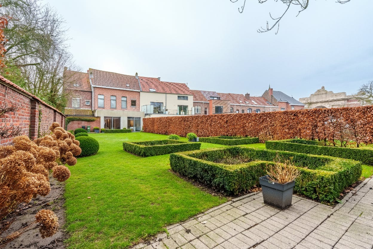 Magnifiek herenhuis te koop op 100m van de Menenpoort in Ieper foto 25