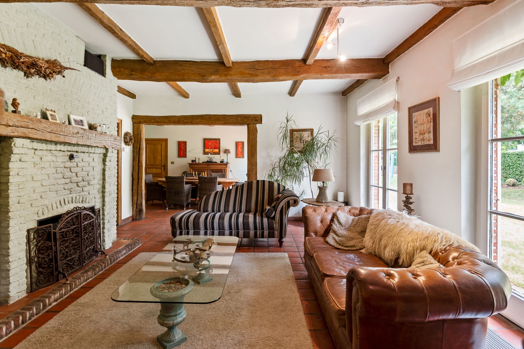 Ruime villa met aparte praktijkruimte op ca. 2.168 m2. foto 5