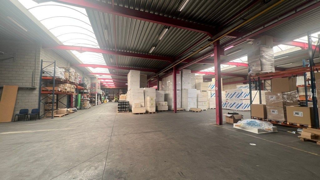 Bedrijfsgebouw met rolbrug te huur nabij centrum van Gent foto 4