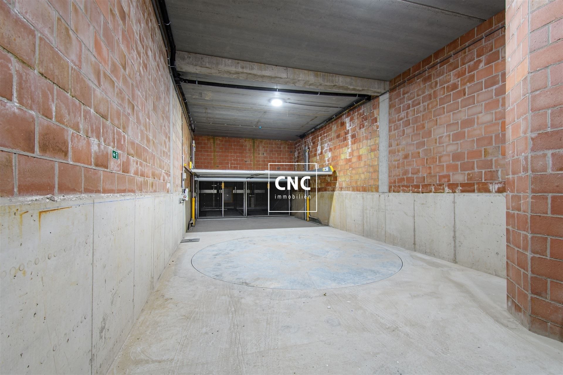 Makkelijk bereikbare autostandplaats in een nieuwbouwresidentie in het centrum van Knokke; in de Duinviooltjesstraat foto 2