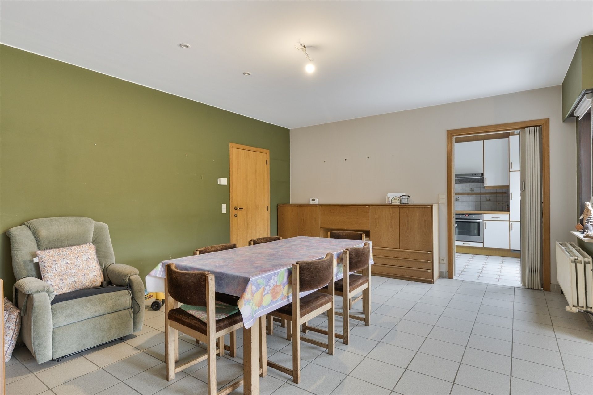 Ruime woning met 5 kamers en 2 badkamers foto 5