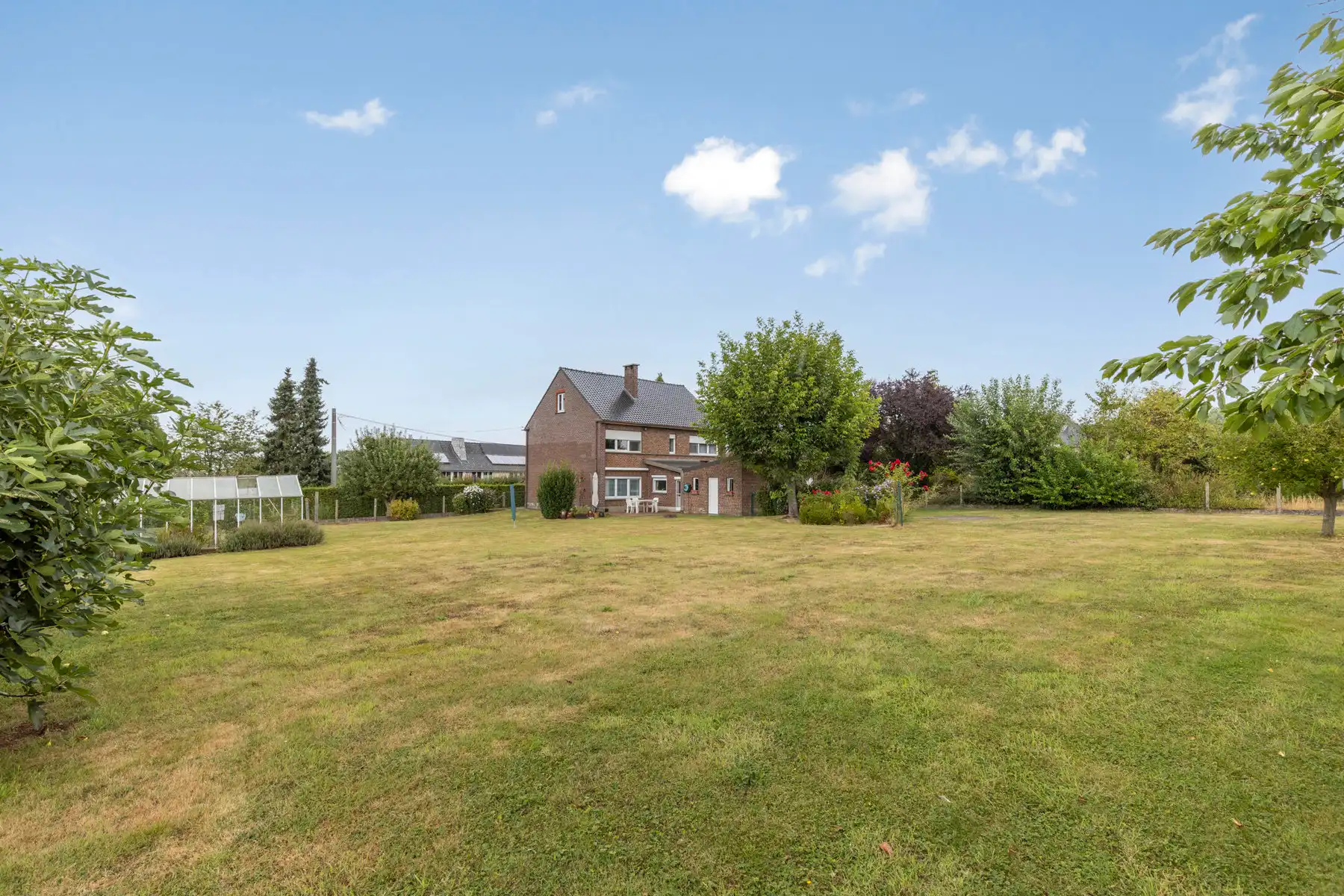Landelijk gelegen huis met 4 kamers, garage & prachtige tuin foto 34