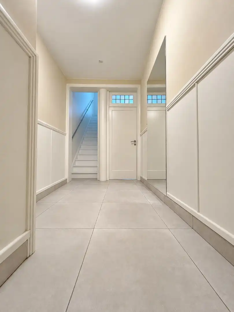 Centraal gelegen rijwoning met 4 slaapkamers en tuin.  foto 2