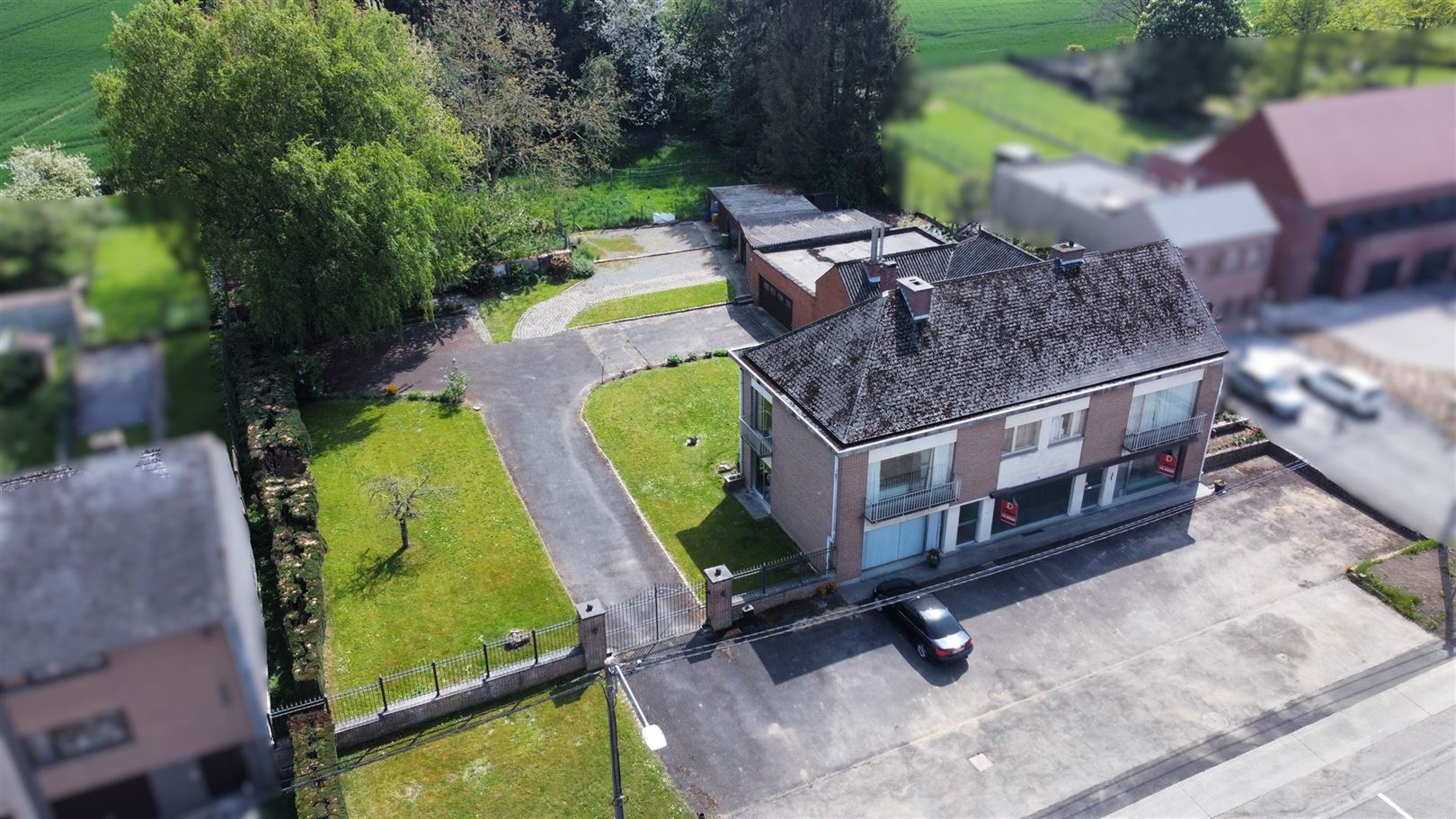 Veelzijdig renovatiepand met woonst en winkel Vloesberg foto 2