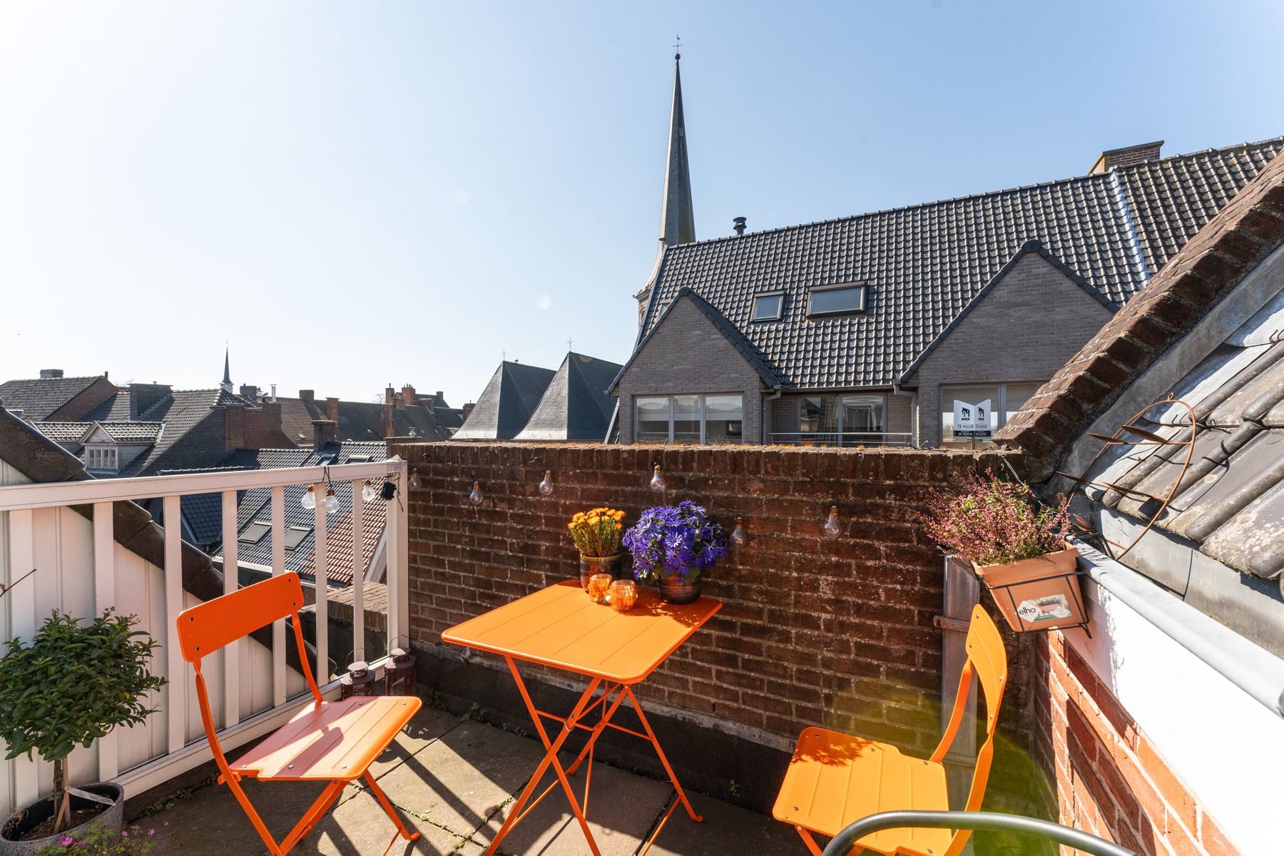 Appartement  met terras en balkon op de vierde verdieping van een kleinschalig appartementsgebouw foto 2