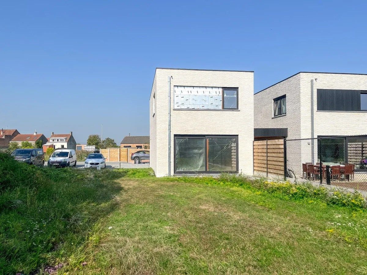 Nieuwbouwwoning met 3 slaapkamers in het centrum van Oudenburg foto 2