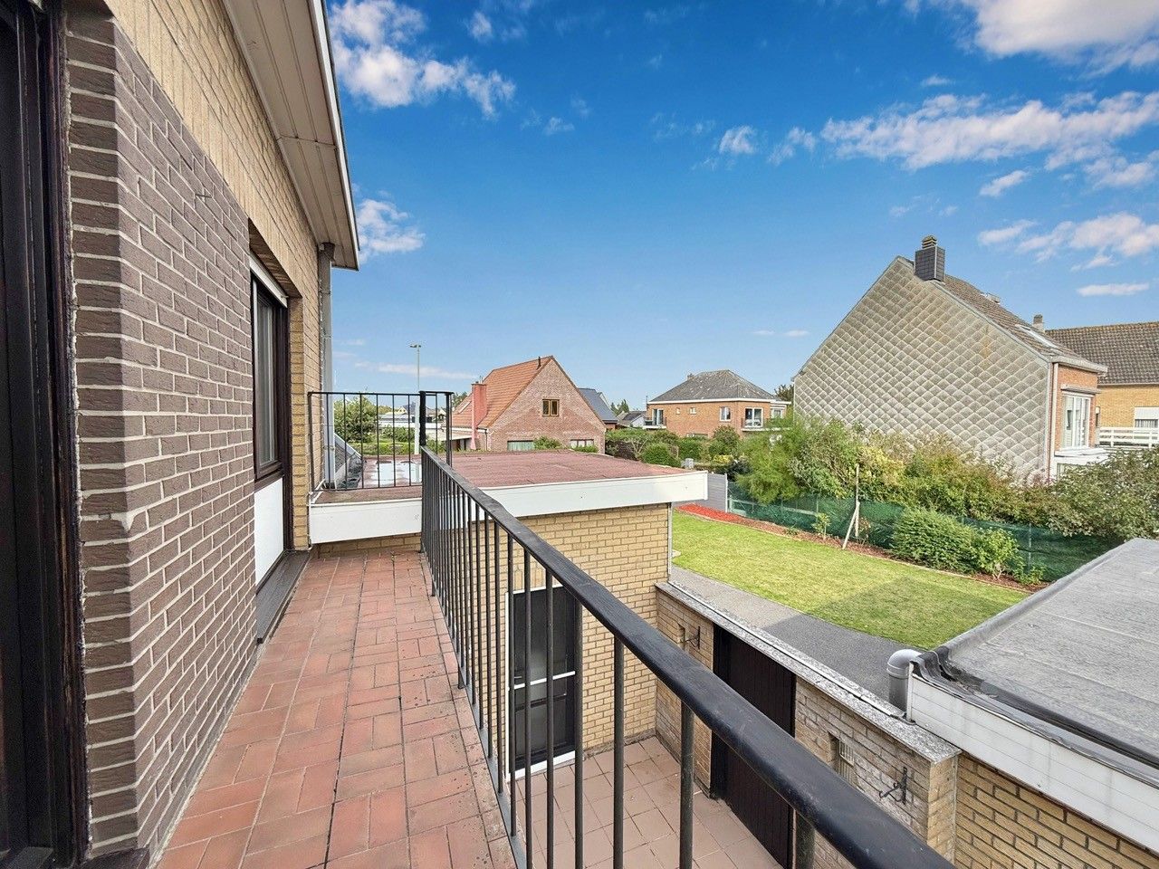 Instapklaar appartement met terras en garage te Bredene foto 15