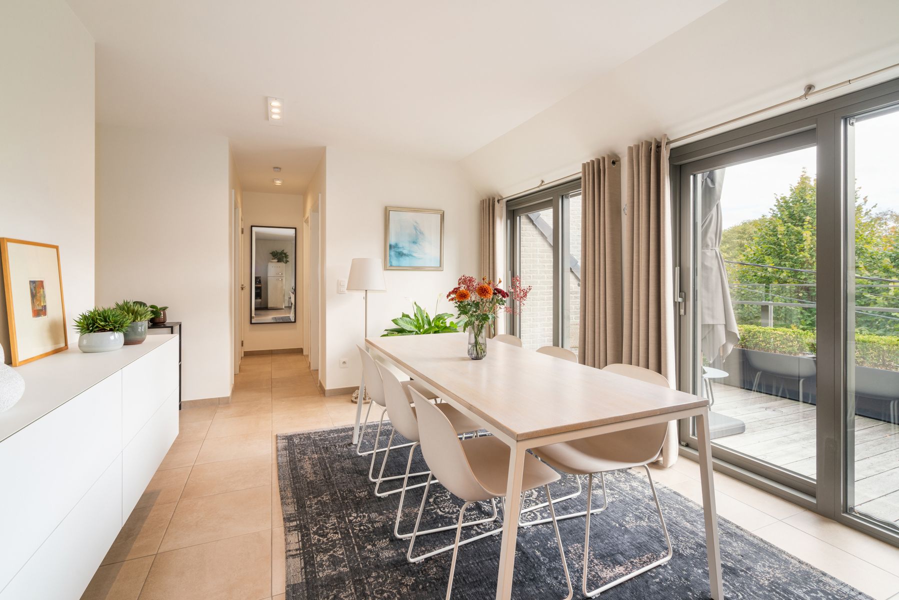 Instapklaar appartement met twee slaapkamers en staanplaats! foto 3