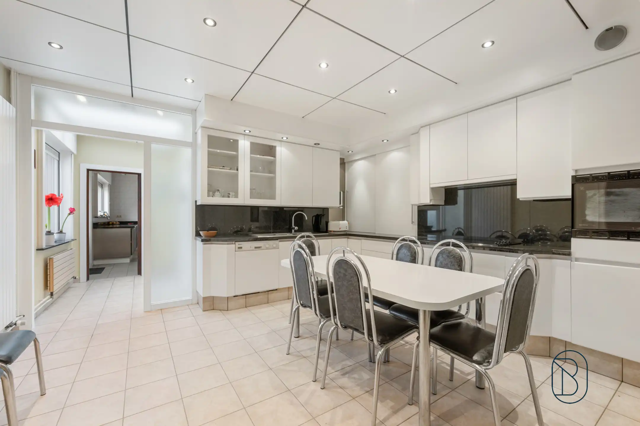 Veelzijdig handelspand met ruime woning in Deerlijk foto 7