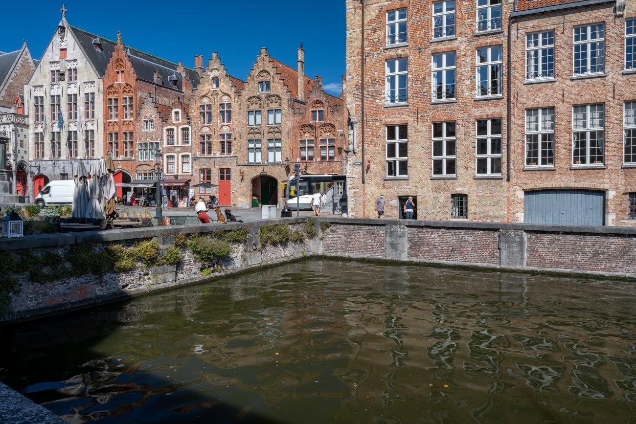 2-slkappartement op het rustige Jan Van Eckplein in Brugge-Centrum foto 2