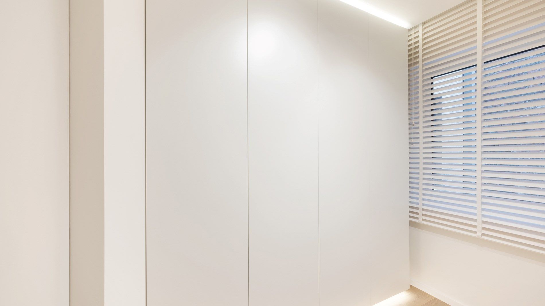 Subliem gerenoveerd appartement aan de Zeedijk foto 18