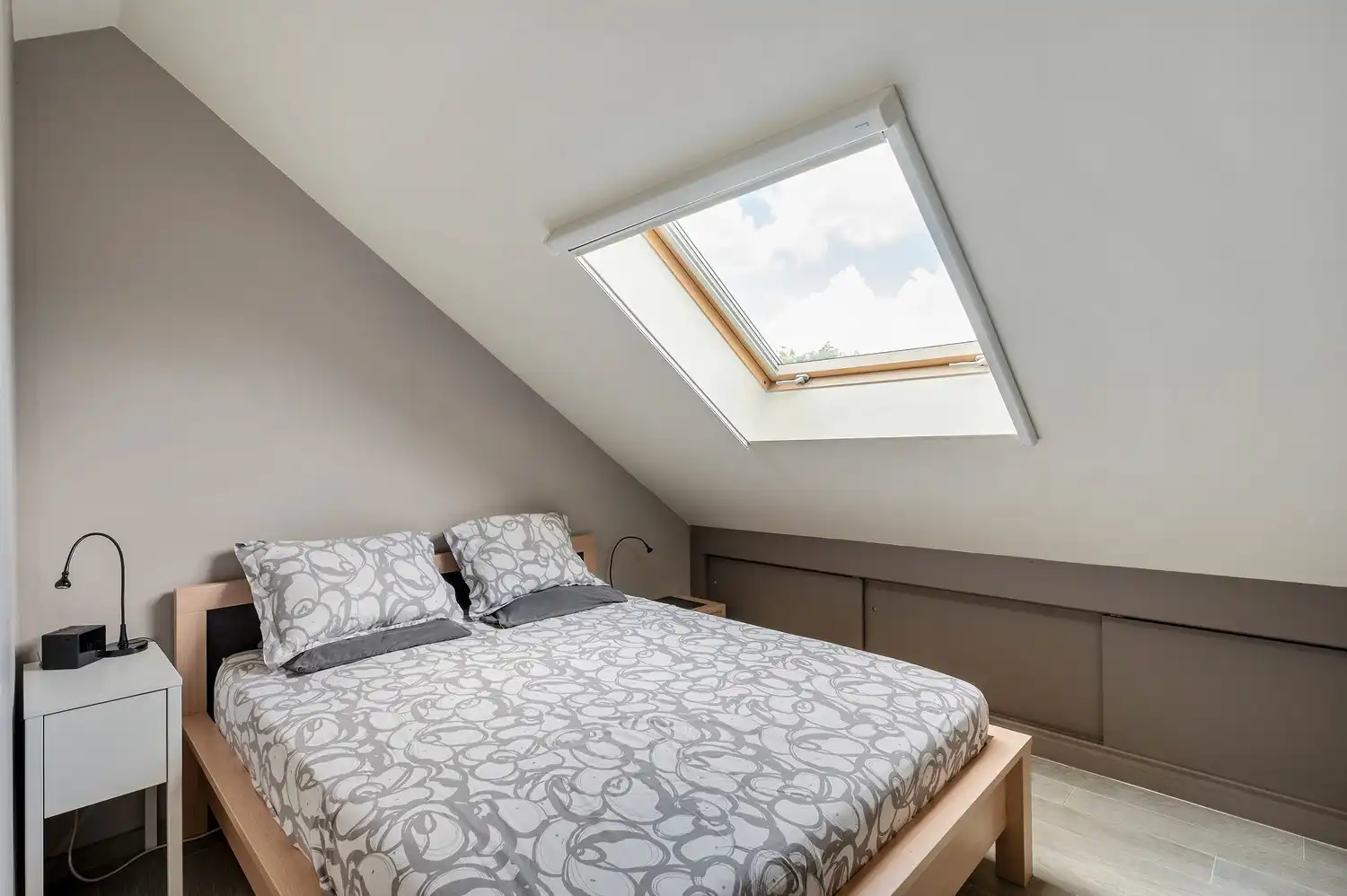 Instapklare open bebouwing op een ruim perceel van 1.185 m², landelijk gelegen met een prachtig vrij uitzicht aan de achterzijde. foto 30
