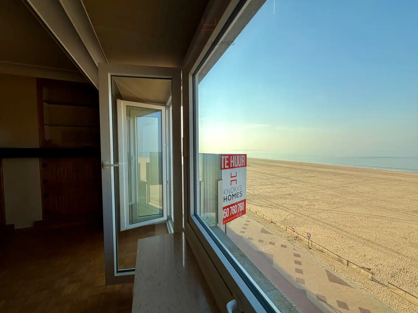 Ruim vier-slaapkamerappartement met prachtig frontaal zeezicht foto 3