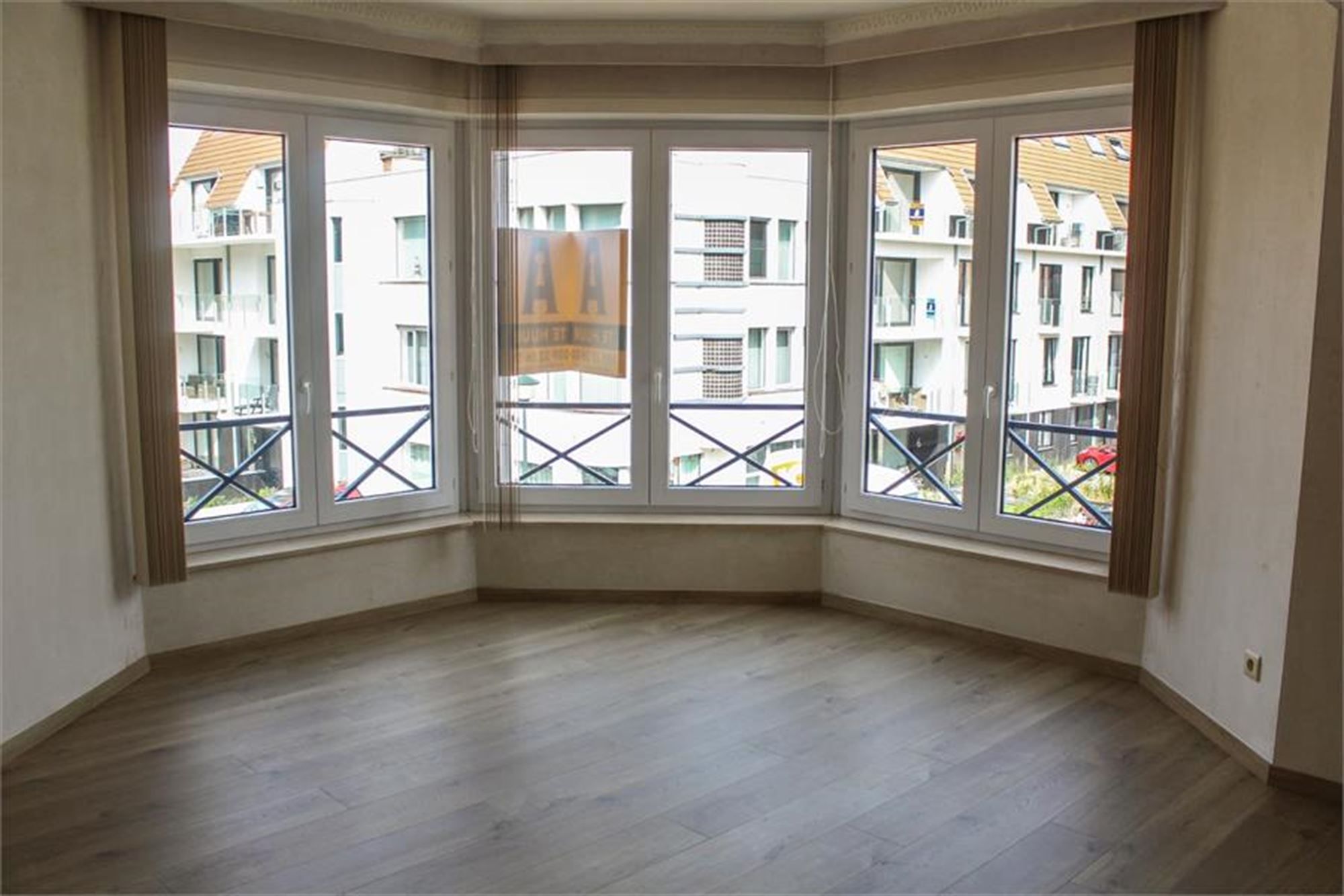 Zonnig en instapklaar hoekappartement vlakbij strand en winkels! foto 4