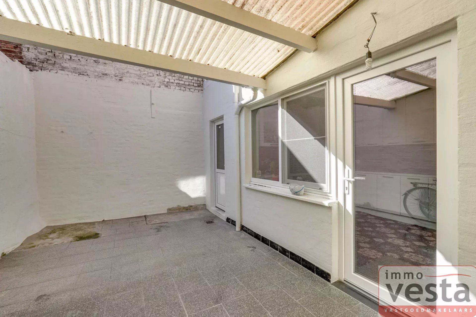 Ruime rijwoning nabij centrum Sint-Truiden foto 23