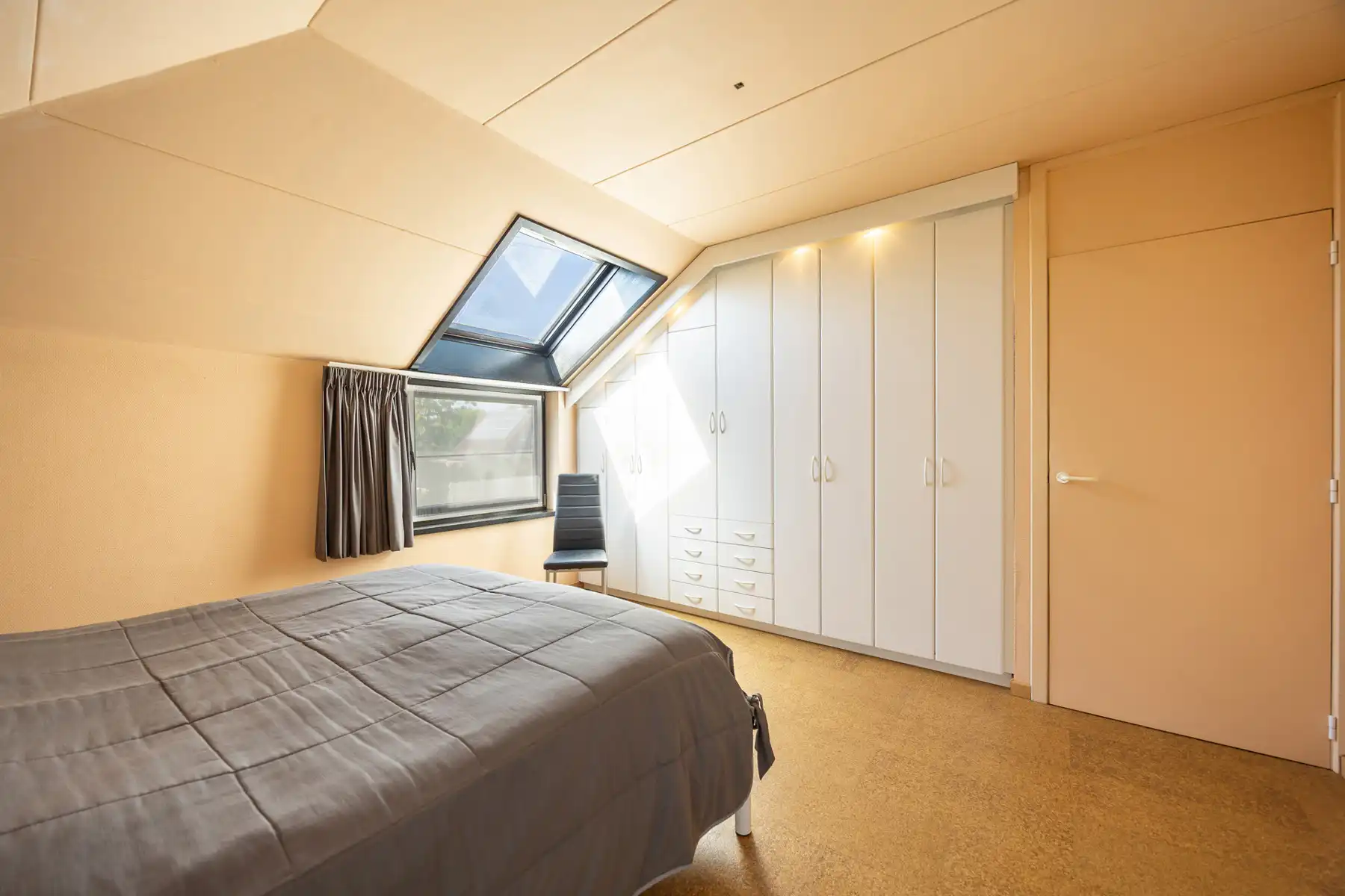 Ruime gezinswoning op een perceel van ca 675 m² in een doodlopende straat. foto 12