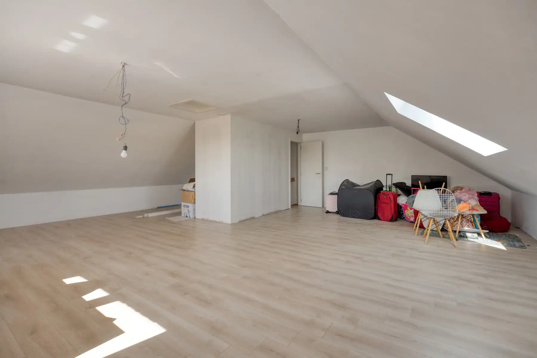 Leemans immobiliën biedt u deze uitzonderlijk ruime en energiezuinige woning aan in Merchtem! foto 25