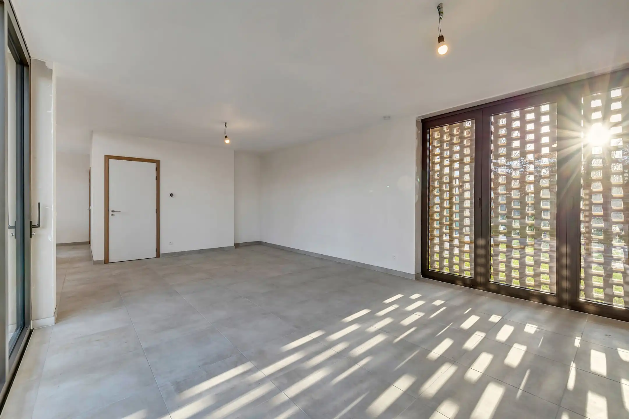 Prachtige half open nieuwbouwwoning in uniek woonerf foto 9