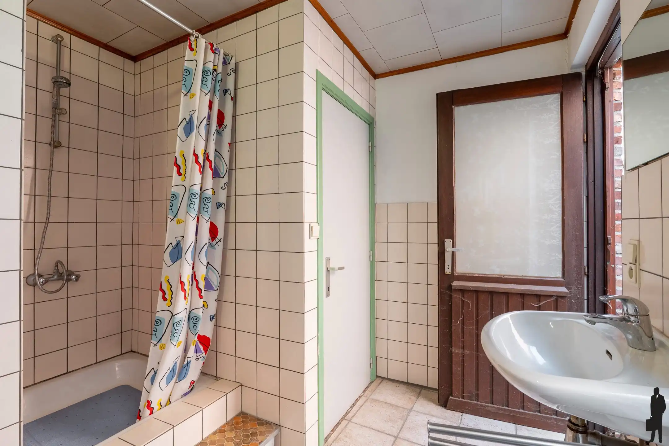 Te renoveren stadswoning met achteringang voor de auto te centrum Hoogstraten foto 9