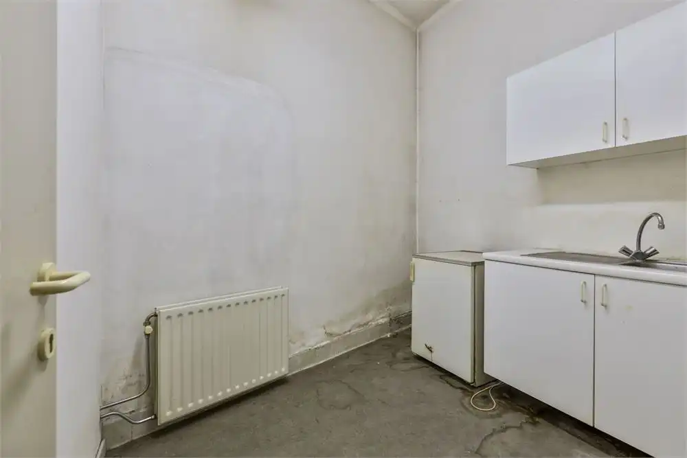 Te renoveren handelspand foto 11