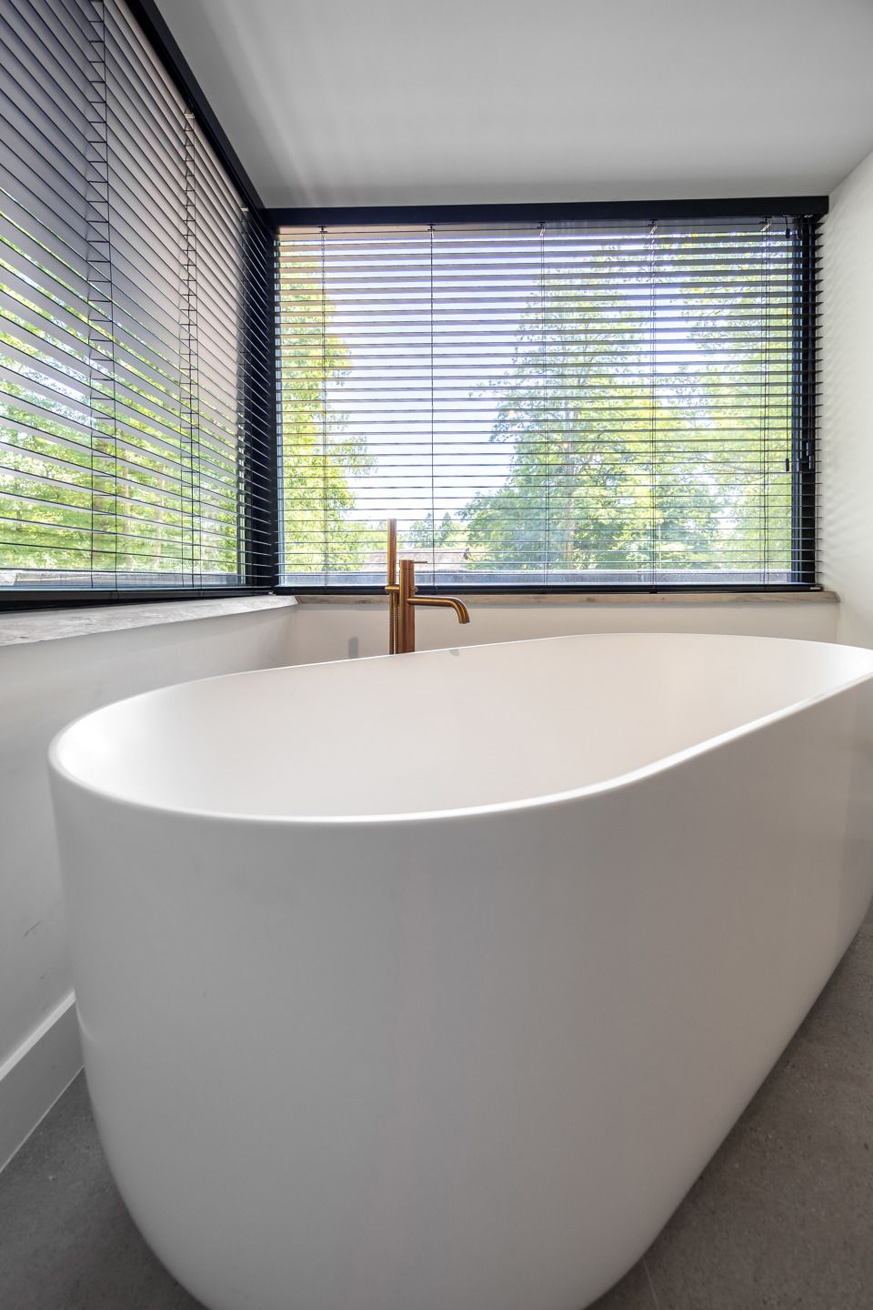 Luxe volledig gerenoveerde villa op een prachtig hoekperceel foto 32