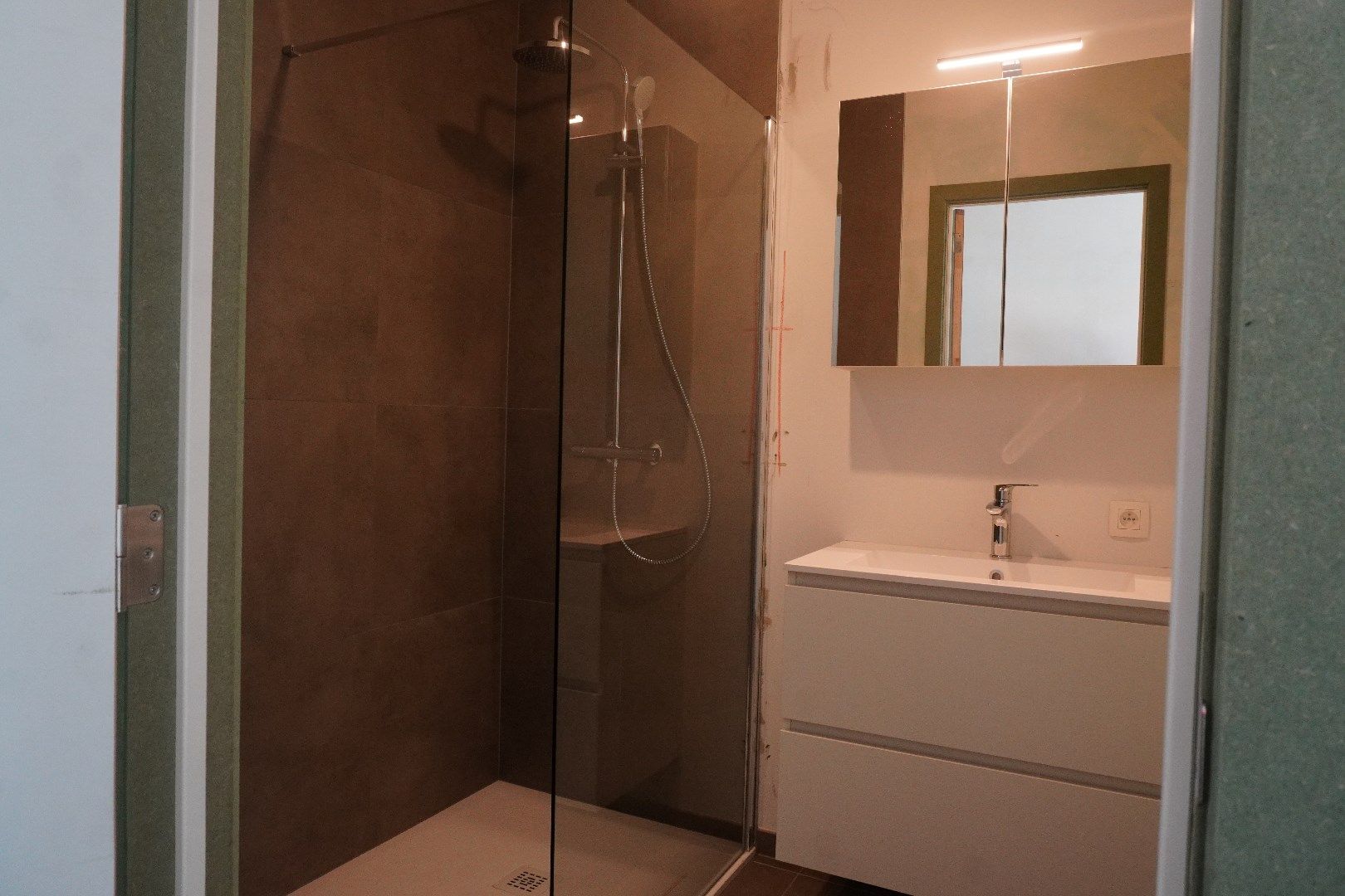 Uitzonderlijk en luxueus nieuwbouwappartement met 2 badkamers, 2 terrassen en autostaanplaats foto 7