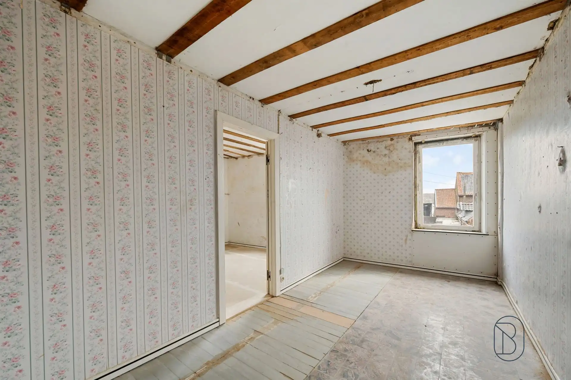 Totaal te renoveren woning met bijgebouwen op 1570m2 foto 16