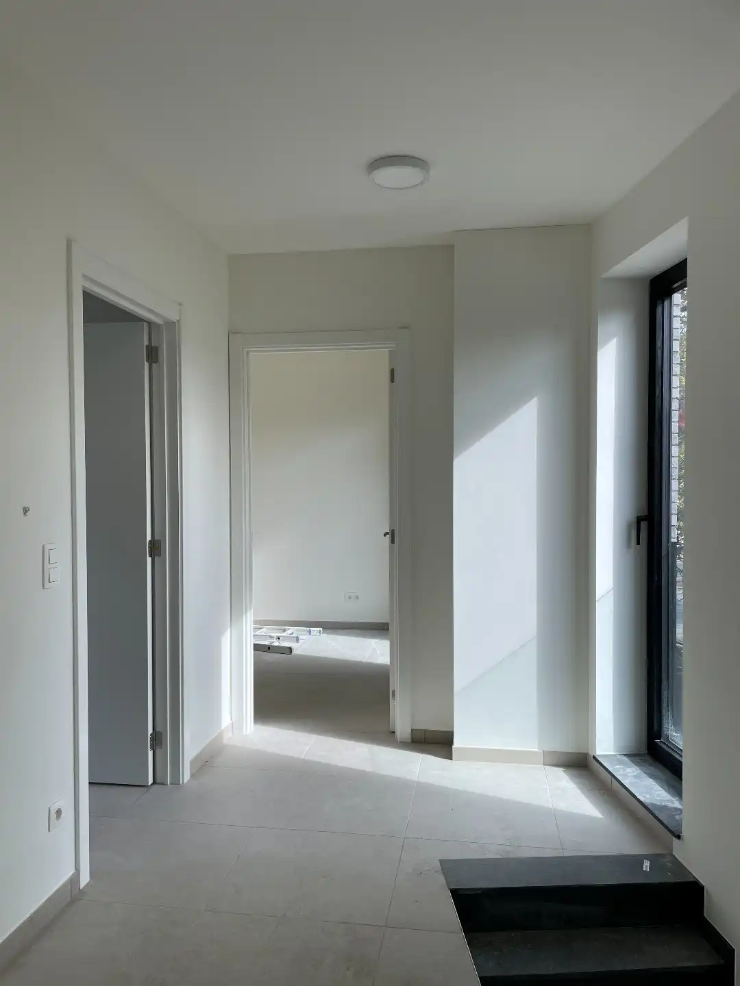 Nieuwbouwwoning met 3 slaapkamers inpandige garage , terras en tuin  foto 19