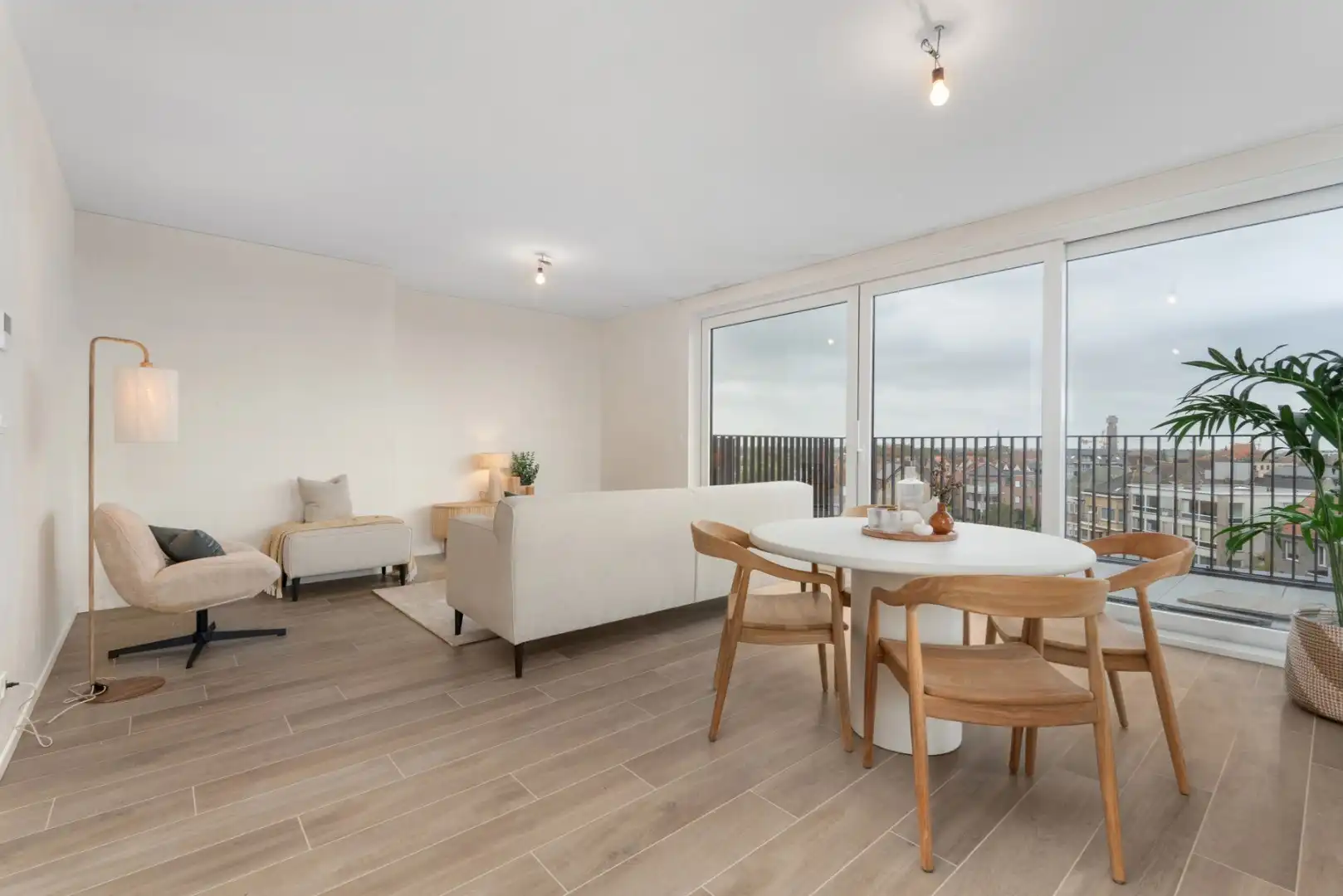 Magnifiek appartement met 2 slaapkamer en ruime terrassen. foto 3