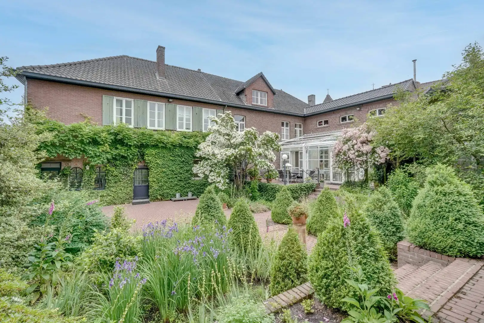 HISTORISCH HERENHUIS MET PARKTUIN OP 1HA 21A 94CA IN HET HART VAN OUD-REKEM ! foto 3