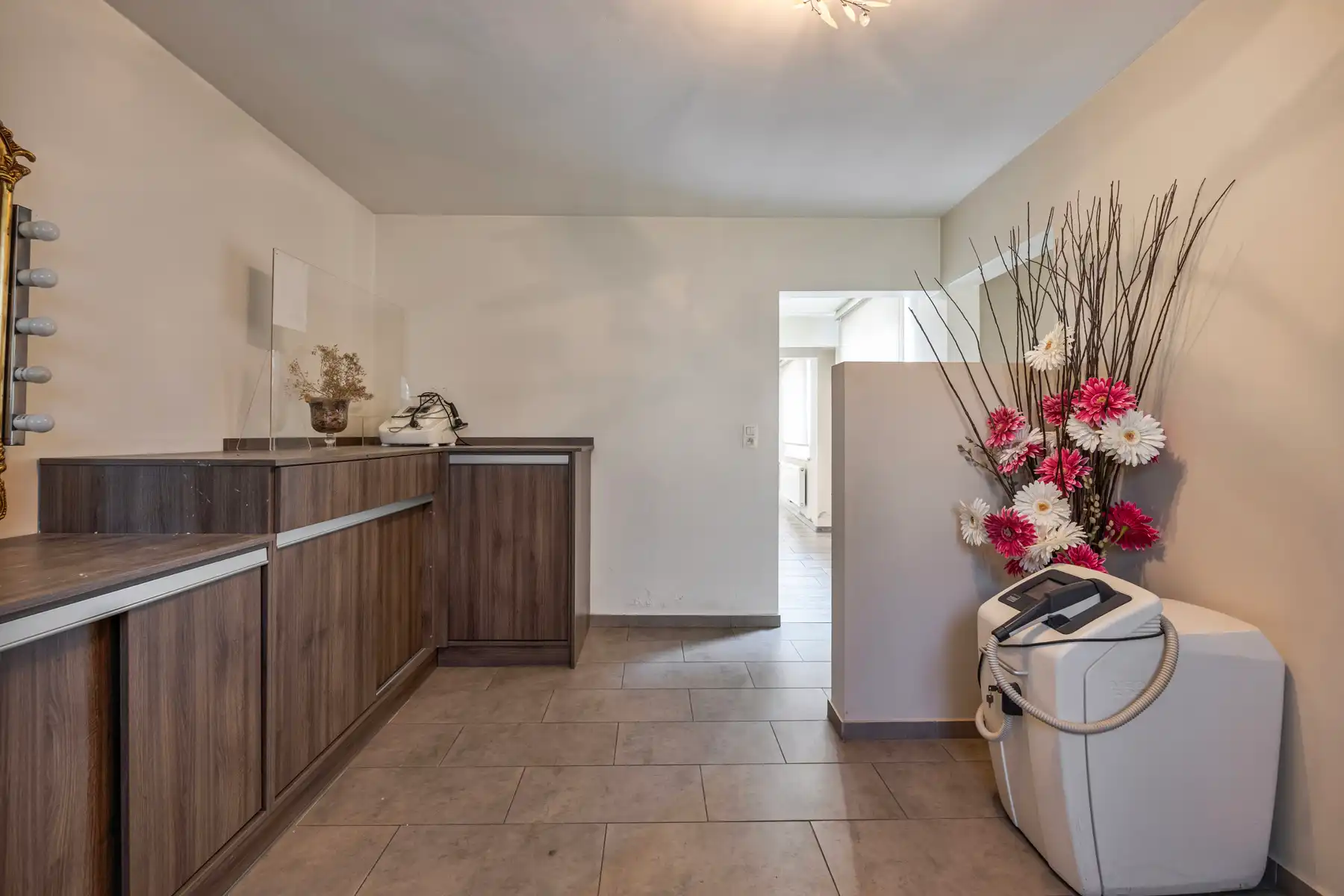 Unieke Kans! Stijlvol & Instapklaar Handelspand op Toplocatie in Koersel foto 11