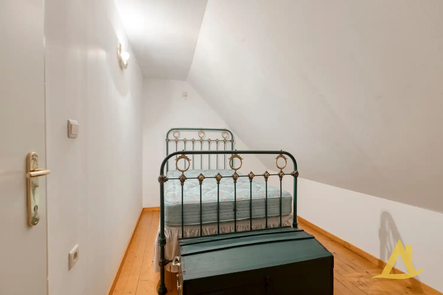 ZEER RUIM APPARTEMENT MET STUDIO EN 2 AUTOSTAANPLAATSEN TE DIEST! foto 34