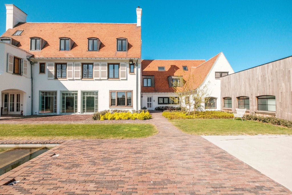 Exclusieve villa te koop in Deerlijk foto {{pictureIndex}}