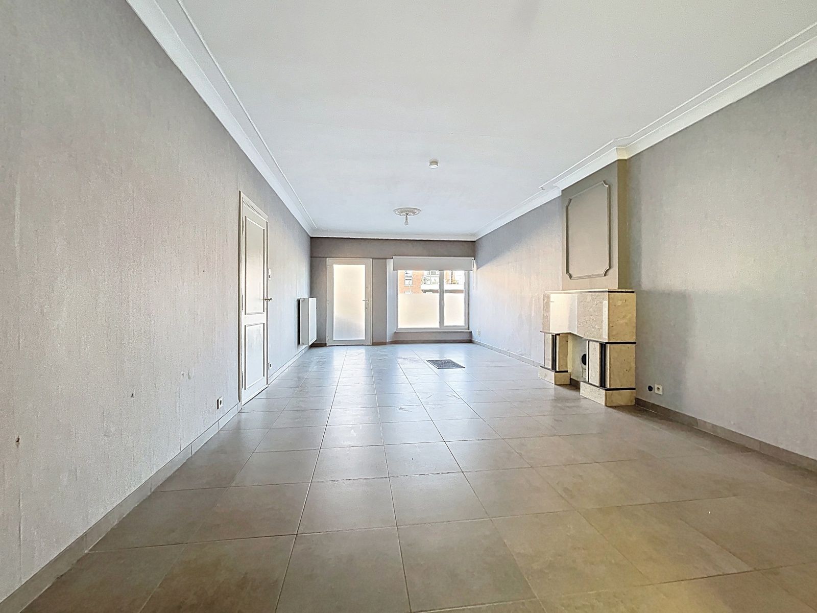 Ruim, gerenoveerd en zuinig huis met praktijk/handelsruimte foto 12