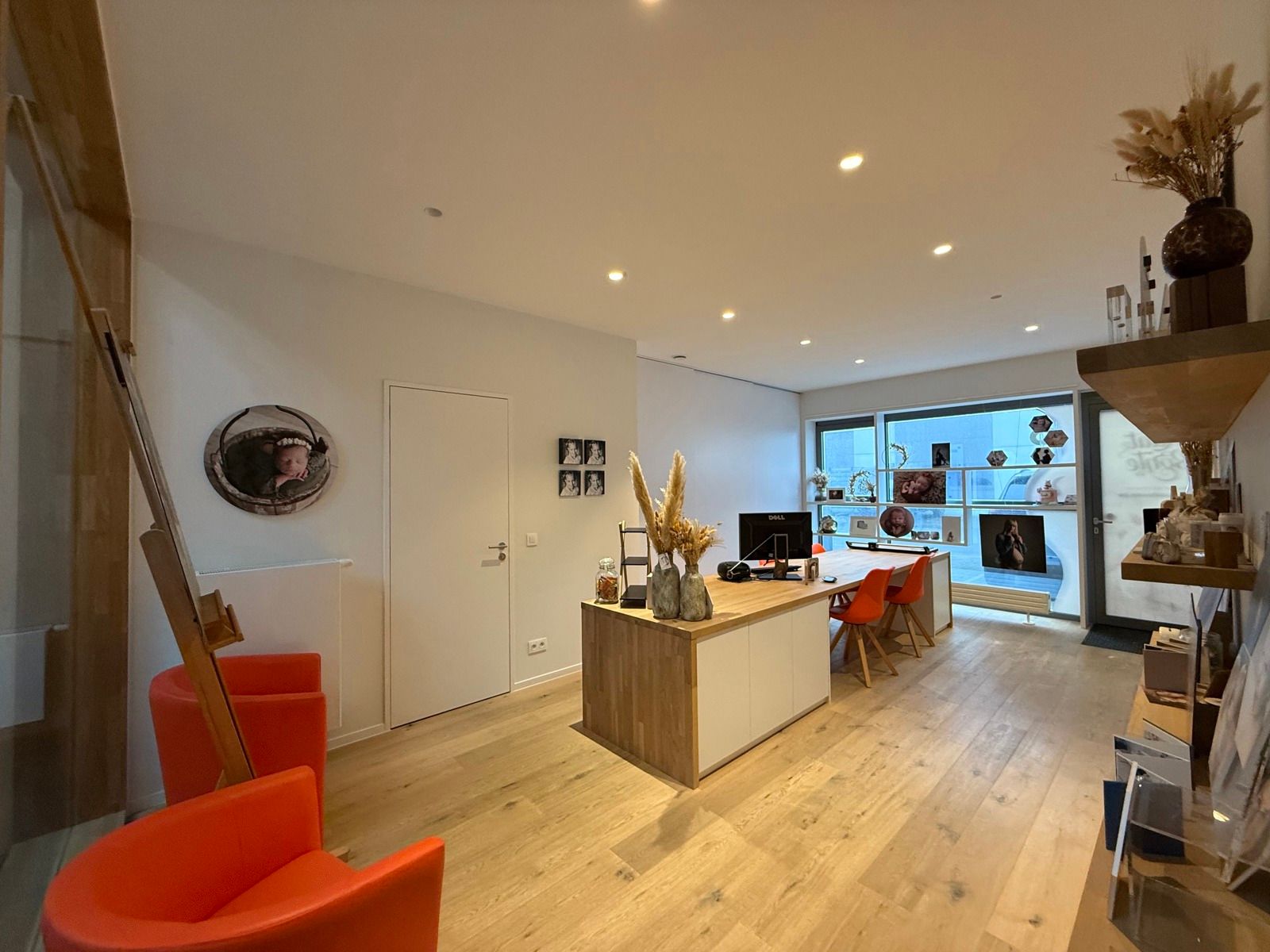 Perfect afgewerkt industriepand met kantoor en loods foto 8