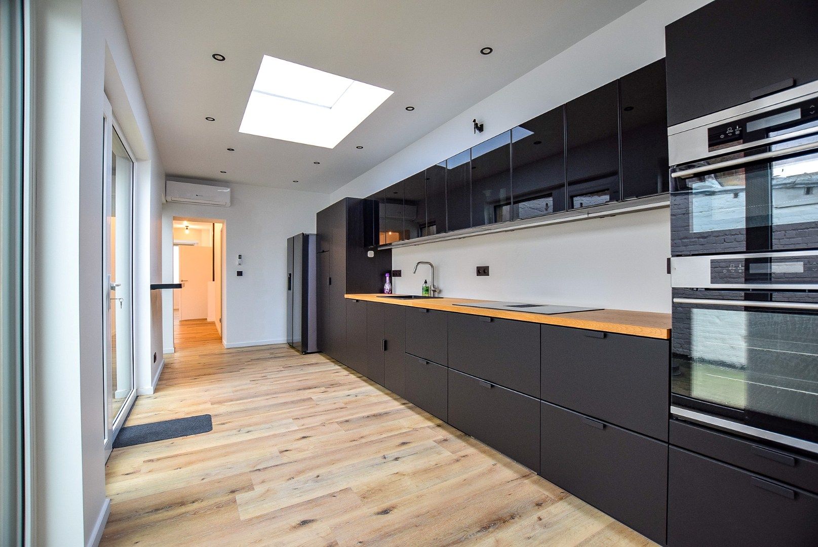 Gerenoveerde rijwoning te huur op 273m² met 3 slaapkamers te Adinkerke (De Panne)!  foto 6