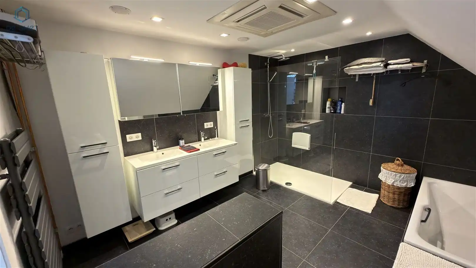 Exclusief domein te koop Instapklare privéwoning met erkende 4-sterren vakantiewoning op toplocatie in Geraardsbergen foto 12