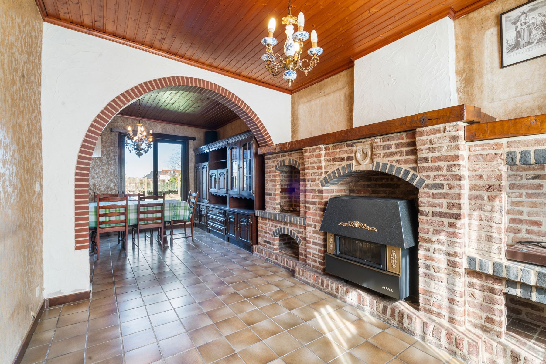 Woning met 4 slaapkamers, garage en tuin foto 2