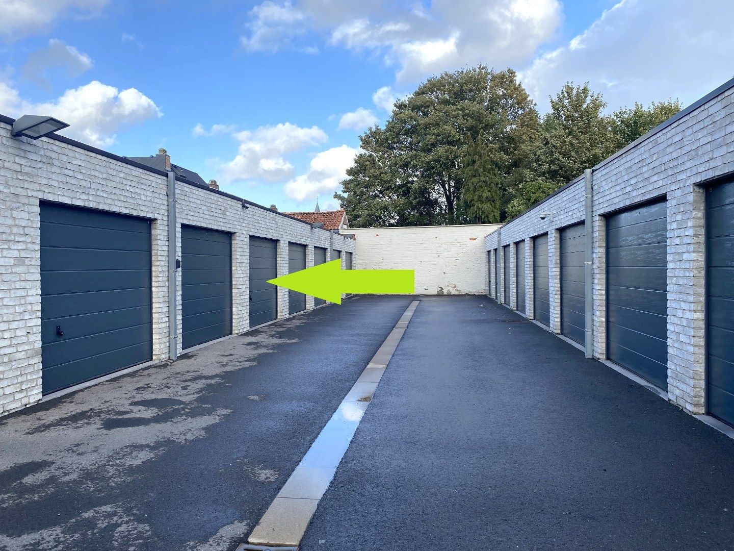 GELIJKVLOERS APPARTEMENT MET TERRAS EN GARAGE foto 9