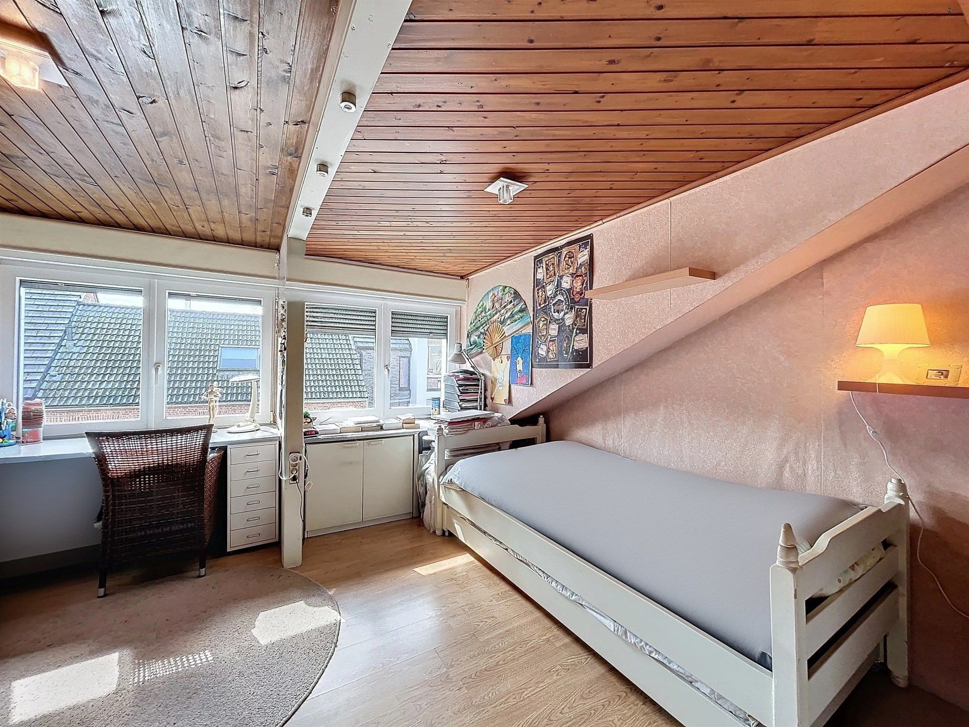 Instapklare woning met 4 slaapkamers, garage en gezellige tuin op toplocatie foto 10
